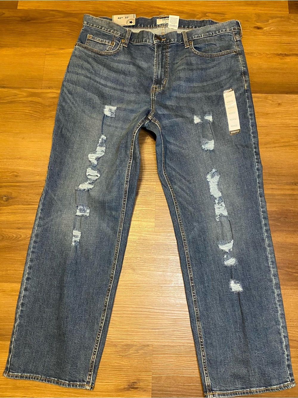 Women’s Straight-Leg Distressed Jeans in Medium Blue